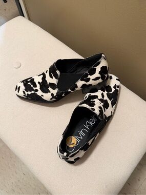 Calvin Klein Black White Cow Print Slip On Loafers Size 7 NWT